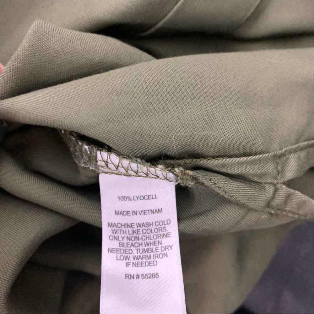 Express Woman's Button Down With 2 Front Pockets … - image 7